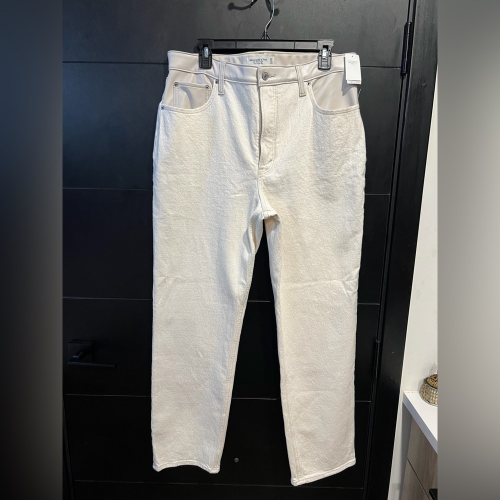 abercrombie and fitch size the 90s straight ultra high rise 33 16R in ivory
